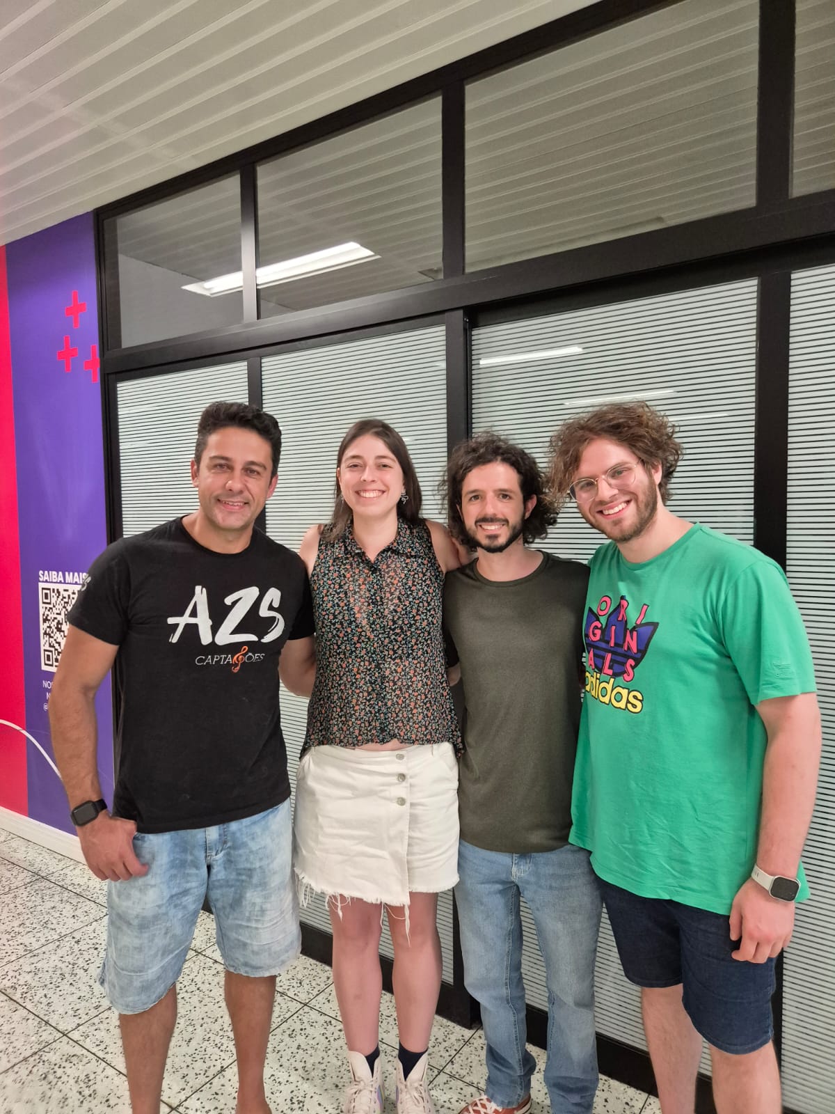 Com o professor da pratica de conjunto "Música do Sul da América" André Ribas, Luísa Freitas e Bruno Millan - 43° Oficina de Musica de Curitiba - janeiro 2026